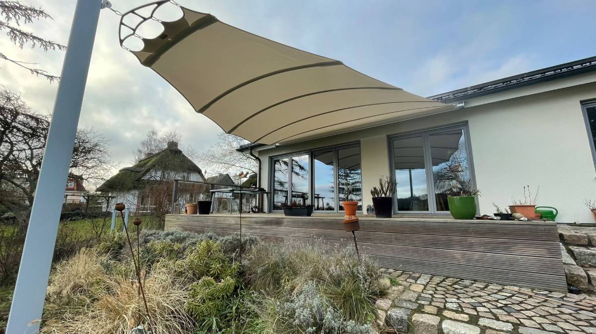 Ein C4sun Sonnensegel am See