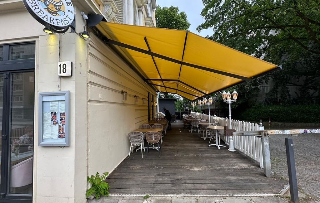 Rotherbaum-Hamburg-Sunrain-Honeybee