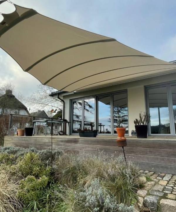 Ein C4sun Sonnensegel am See