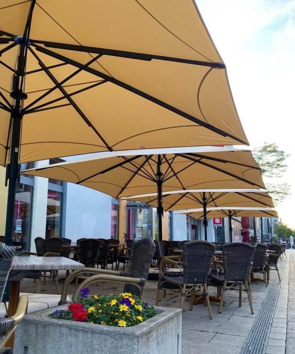 4 große Bahama Jumbrella Gastroschirme für das La Luna Bild1