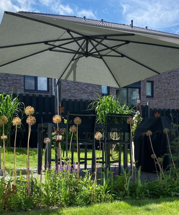 Ein Ampelschirm Sombrano von Glatz