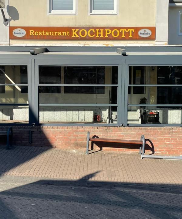 Eine Pergola Silver mit Glaselementen