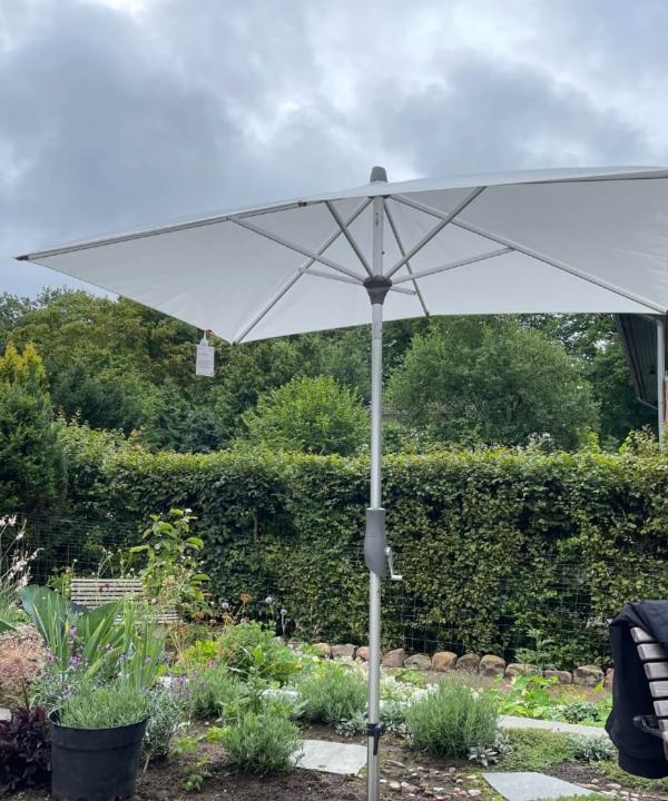 Alu Twist Sonnenschirm mit Ständer für Privat