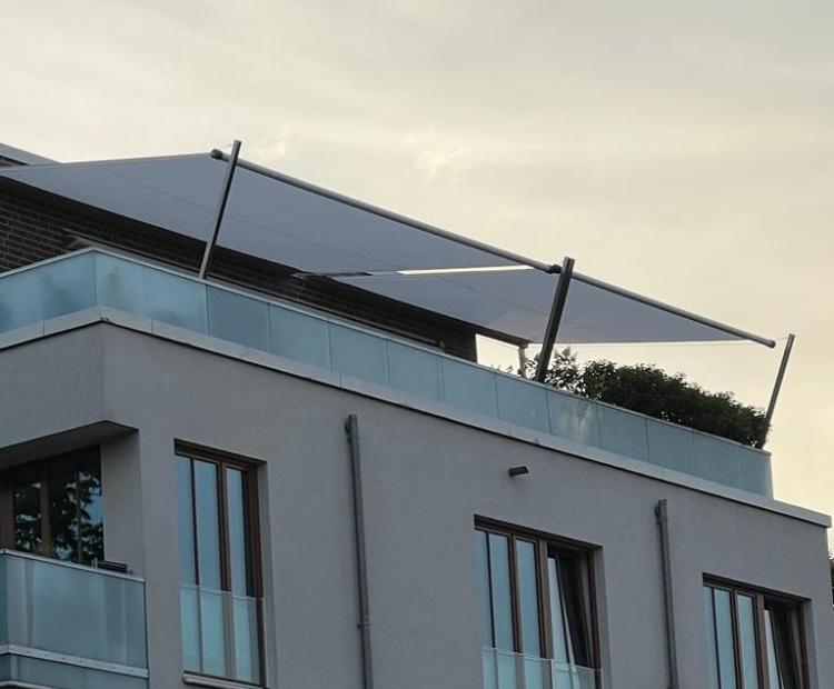 Shade INOX Sonnensegel auf einer Dachterrasse