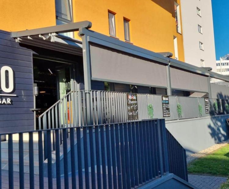 Pergola Silver und Schattello Schirm für die Gastronomie