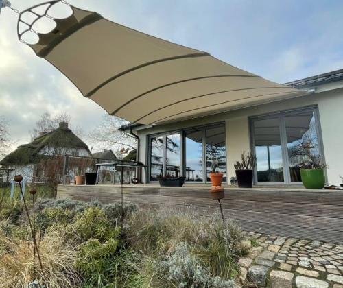 Ein C4sun Sonnensegel am See