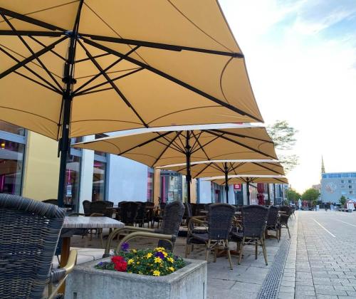 4 große Bahama Jumbrella Gastroschirme für das La Luna Bild1