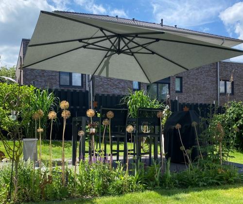 Ein Ampelschirm Sombrano von Glatz