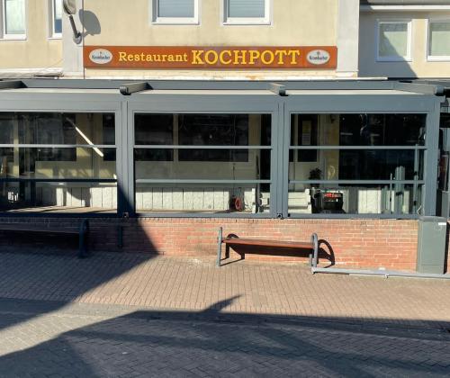 Eine Pergola Silver mit Glaselementen