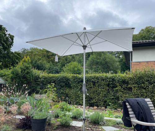 Alu Twist Sonnenschirm mit Ständer für Privat