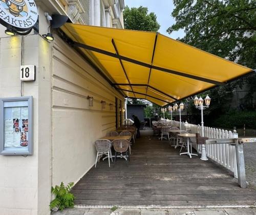 Rotherbaum-Hamburg-Sunrain-Honeybee