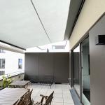 Shaddesign Segel Structure überspannt mit 3,30mtr Tiefe und 5,50 mtr. Länge einen Dachbalkon in Hamburg